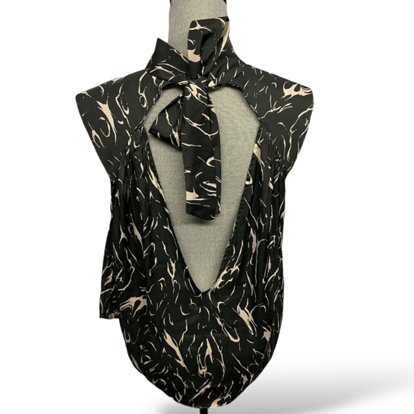 Free People Pleated Sillouette Top with V-neck Front and back - Tie-back Neck - Picture 2 of 7